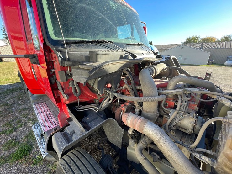 #402-•-2016-international-semi-tractor-(has-wi-title)-(denmark,-wi)-image-89