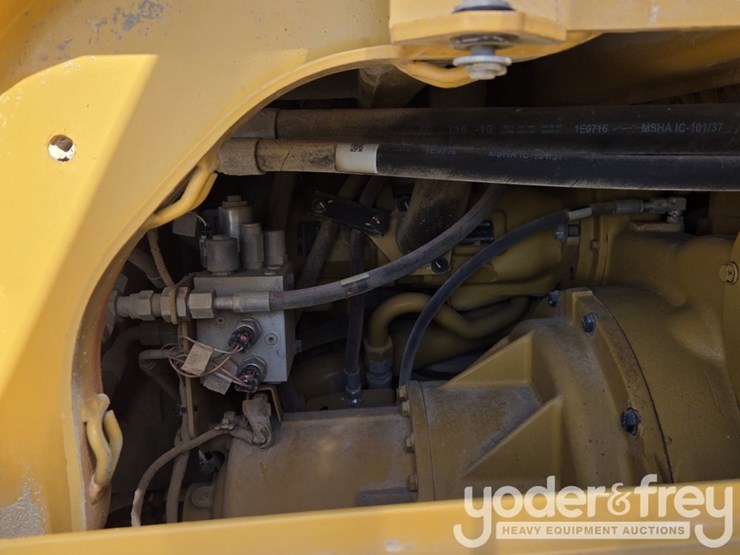 2016-caterpillar-12m3-image-65
