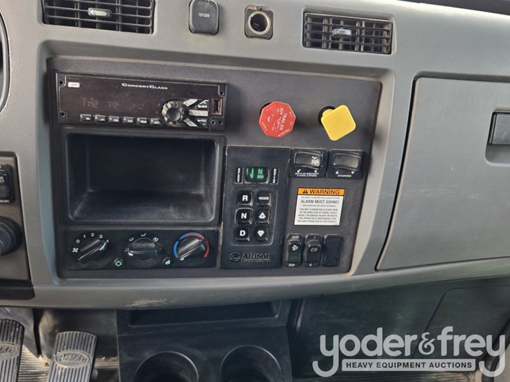 2018-peterbilt-348-image-85