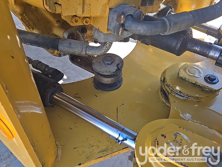 2020-caterpillar-930-image-12