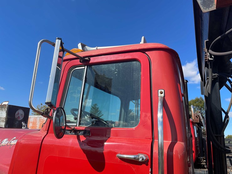 2000-mack-dm690s-image-17
