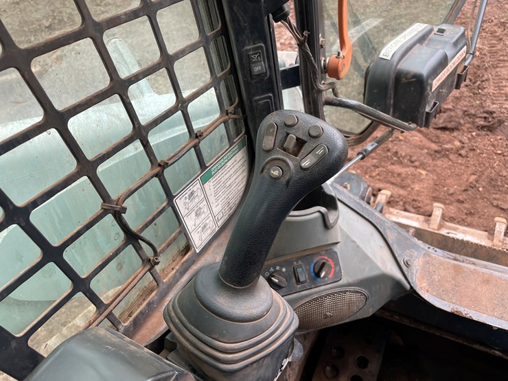 2017-bobcat-t870-image-42