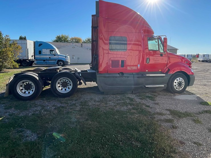 #402-•-2016-international-semi-tractor-(has-wi-title)-(denmark,-wi)-image-7