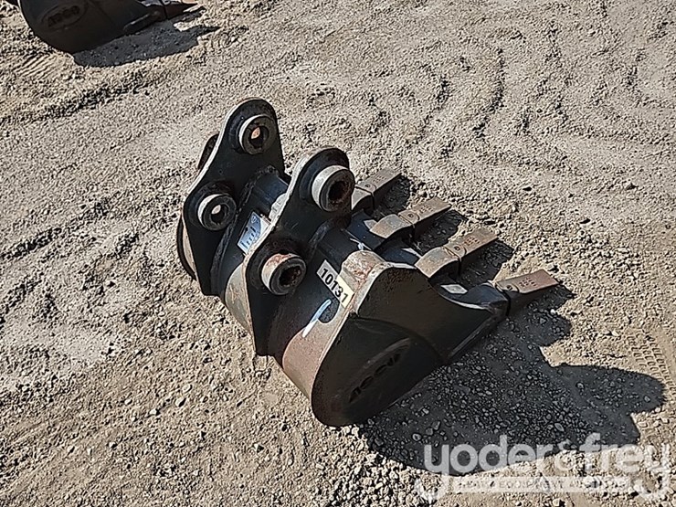 18"-hd-mini-excavator-bucket-image-5