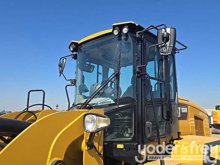 2020-caterpillar-930-image-36