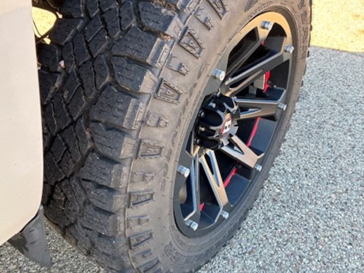 #502-•-2017-chevrolet-z71-truck-lt-(has-wi-title)-(clintonville,-wi)-image-14