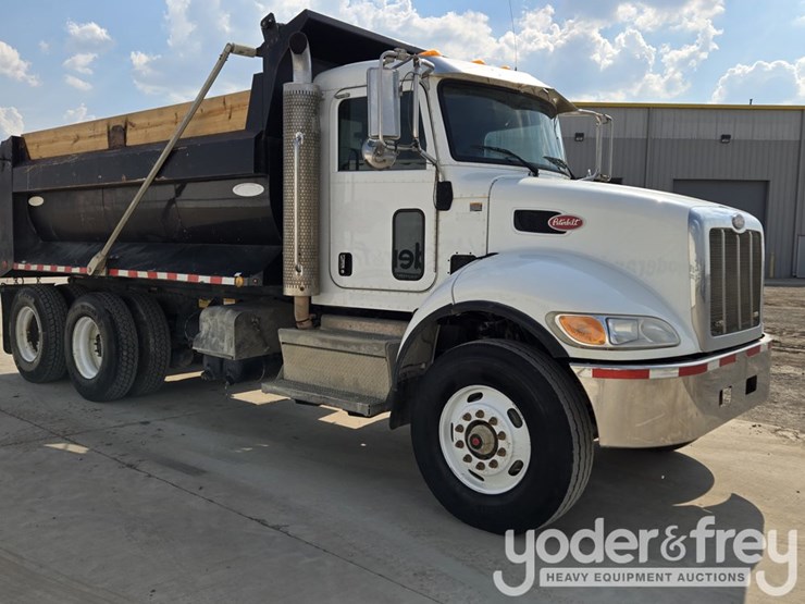 2018-peterbilt-348-image-15