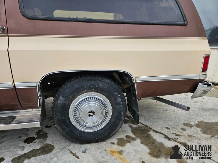 1988-chevrolet-suburban-image-12