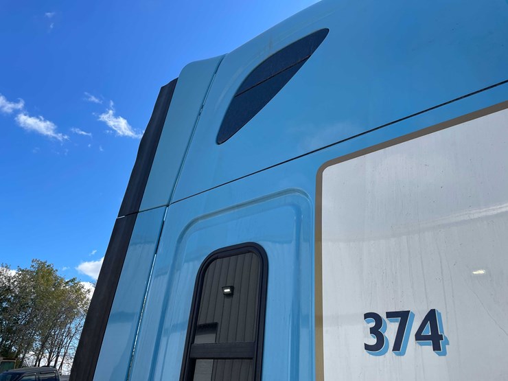 #404-•-2012-freightliner-semi-tractor-(has-wi-title)-(whitelaw,-wi)-image-25
