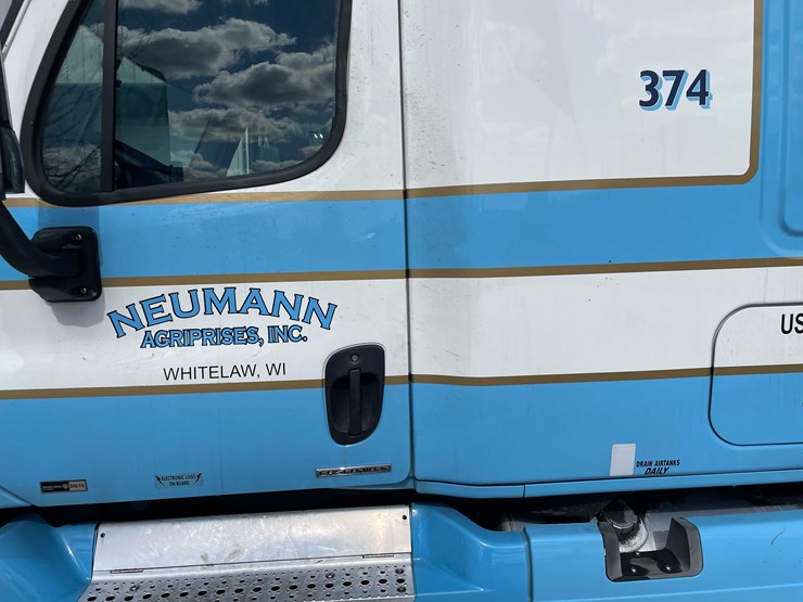 #404-•-2012-freightliner-semi-tractor-(has-wi-title)-(whitelaw,-wi)-image-50