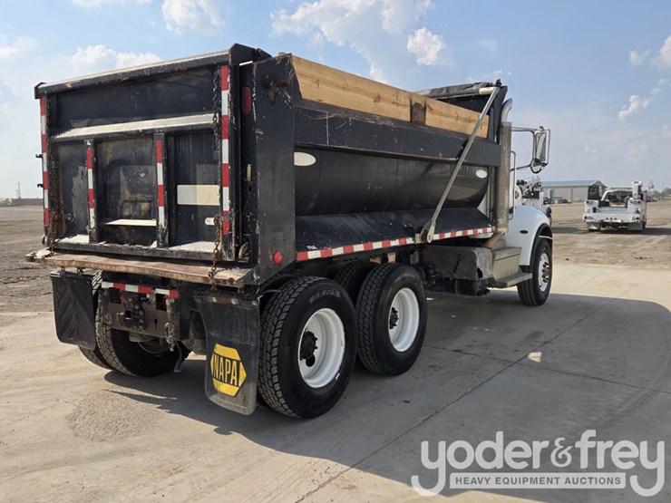 2018-peterbilt-348-image-10