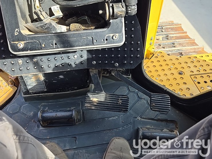 2019-caterpillar-d6-lgp-image-60