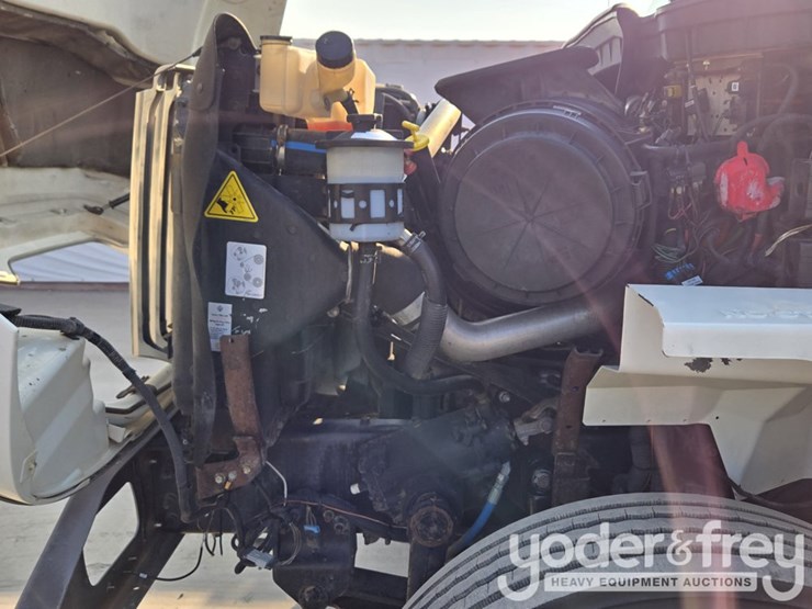 2008-peterbilt-335-image-65
