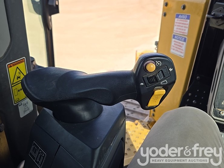 2019-caterpillar-d6-lgp-image-63