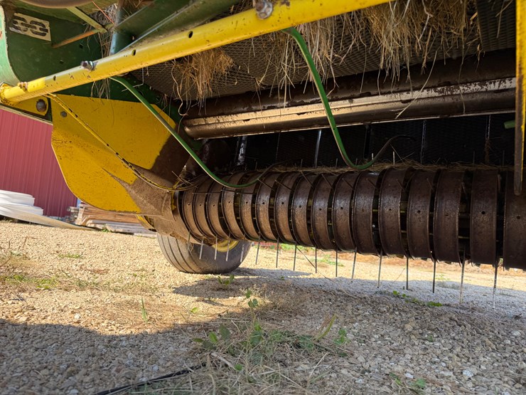 john-deere-330-image-29