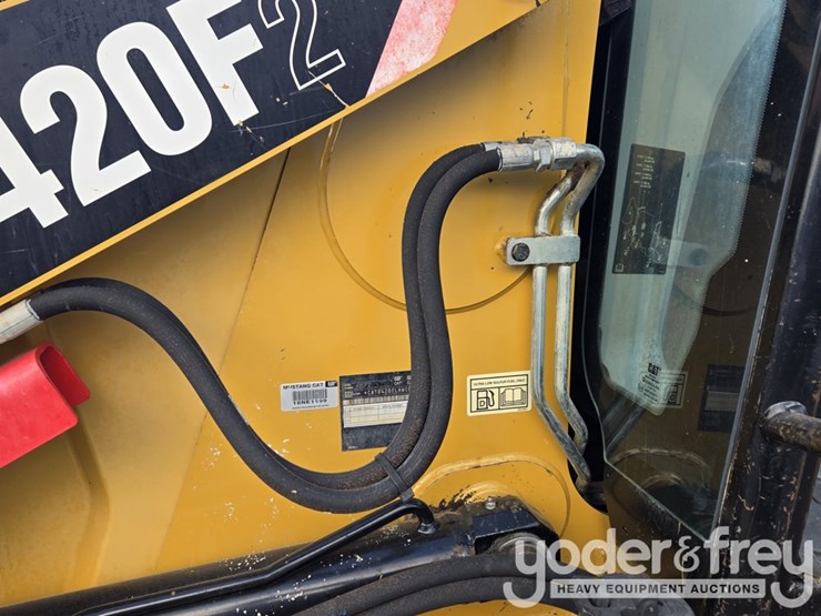 2018-caterpillar-420f2-image-34