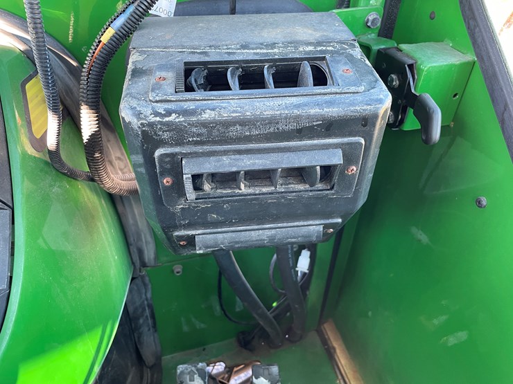 2019-john-deere-2038r-image-40