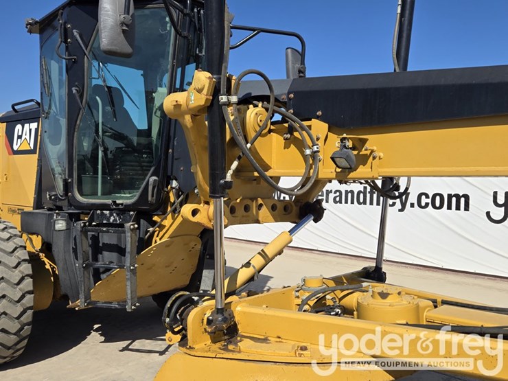 2016-caterpillar-12m3-image-26
