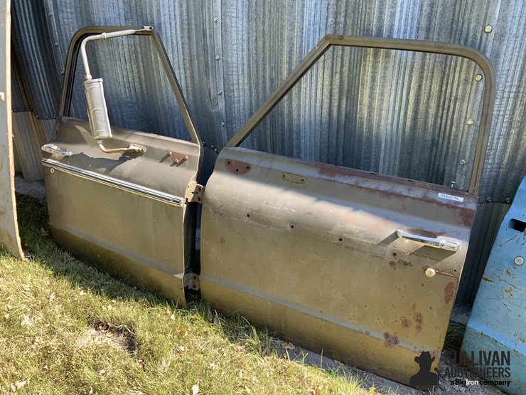 1972-chevrolet-pickup-doors-image-1