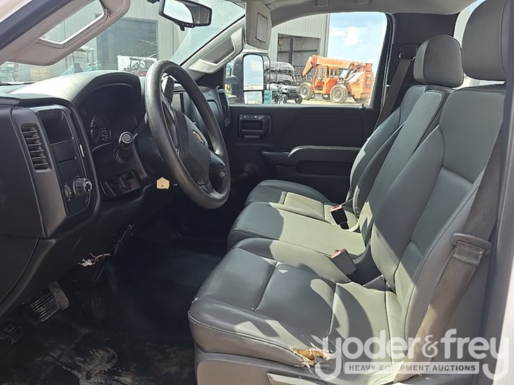 2016-chevrolet-silverado-image-38