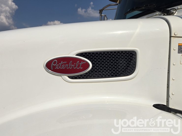 2018-peterbilt-348-image-41
