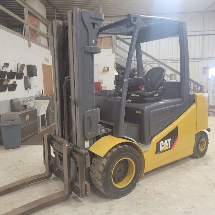 #311 • 2017 CAT 2EP10000 Forklift (Minocqua, WI)