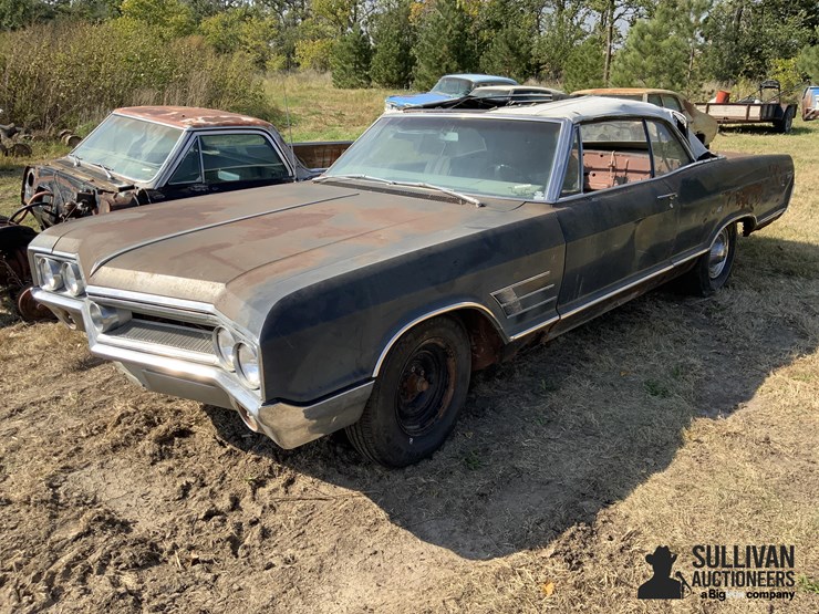 1965-buick-wildcat-convertible-image-1