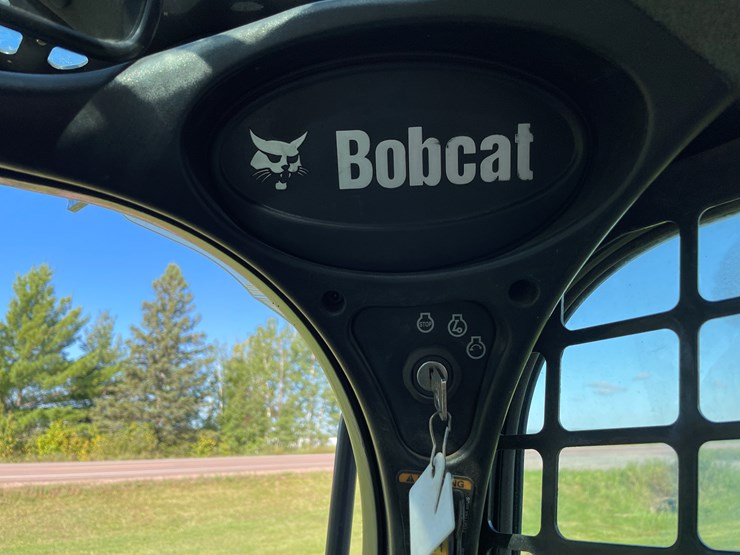 2015-bobcat-s570-image-47