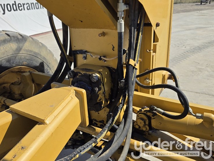 2016-caterpillar-12m3-image-20
