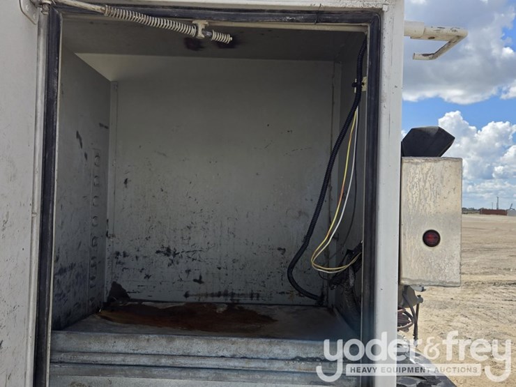2013-ford-f750-image-52