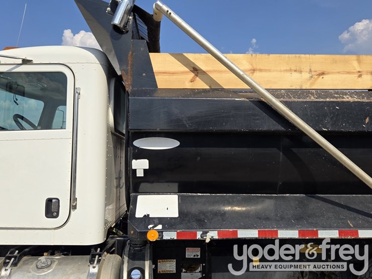 2018-peterbilt-348-image-48