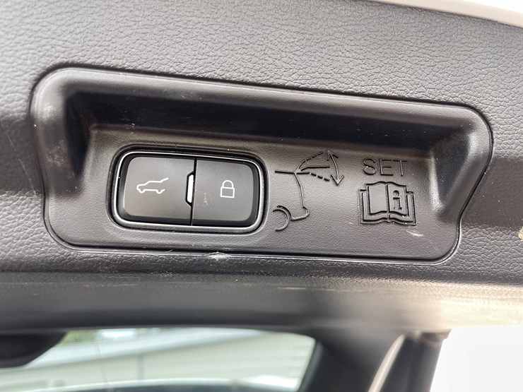 2021-ford-explorer-image-21