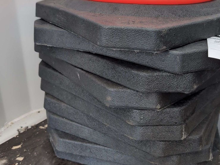 (10)-kj-traffic-cone-28"-image-2