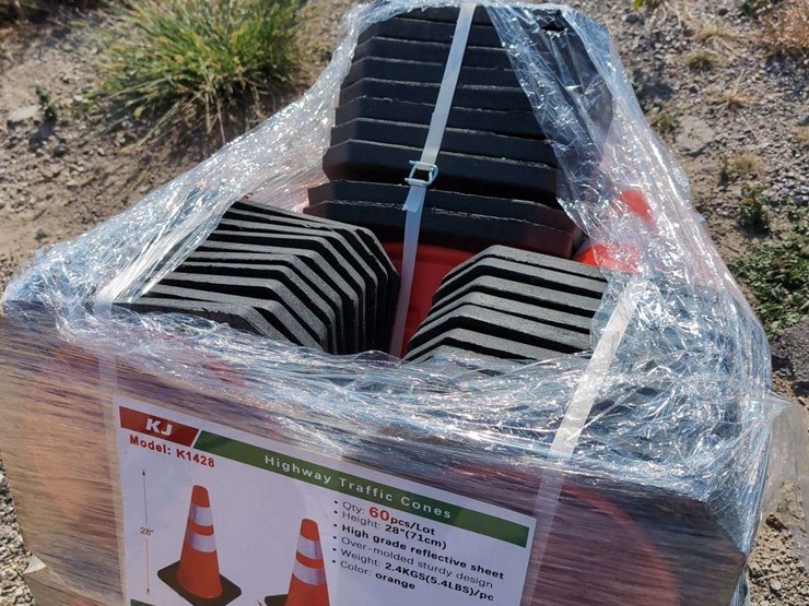 (20)-kj-highway-traffic-cones-28"-x-14"-image-2
