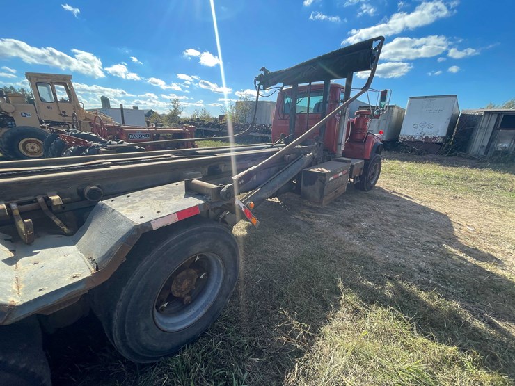 2000-mack-dm690s-image-26