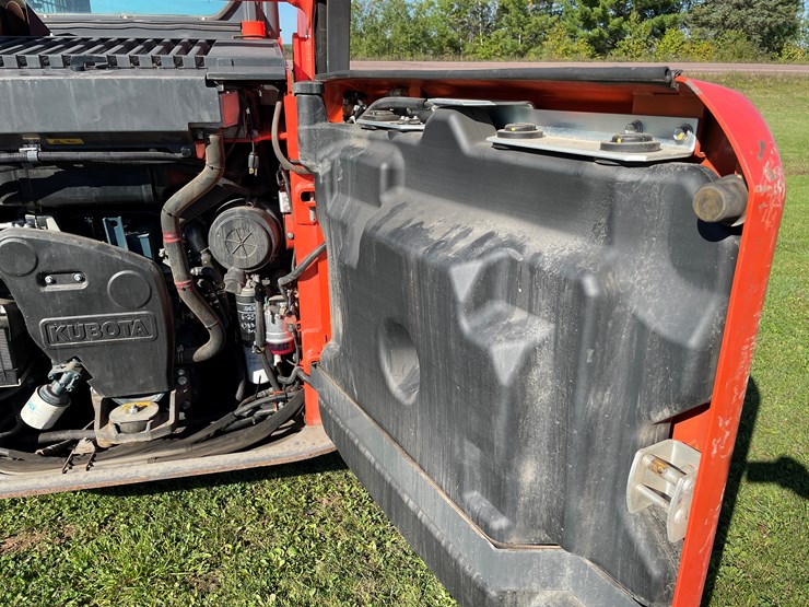 2023-kubota-ssv65-image-25