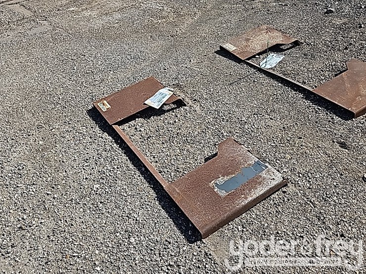 unused-thick-quick-tach-cut-out-mount-plate-to-suit-skidsteer-image-3