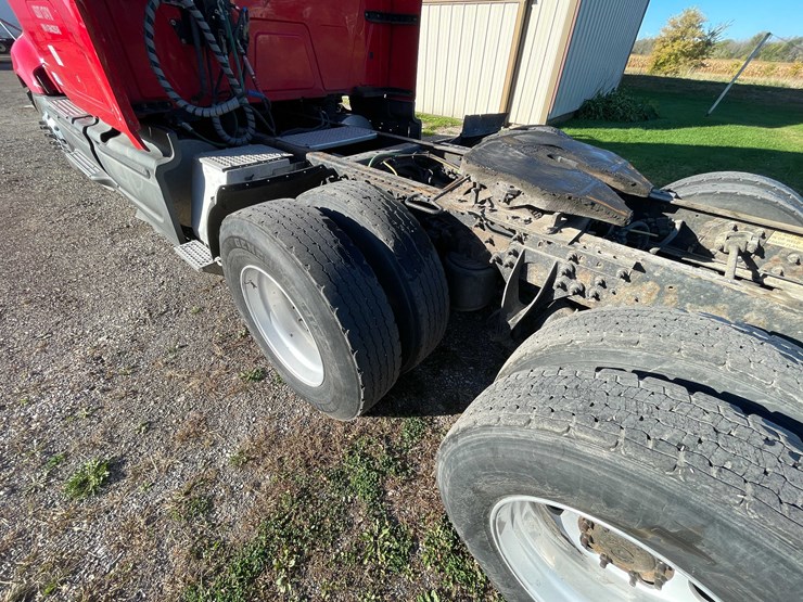 #402-•-2016-international-semi-tractor-(has-wi-title)-(denmark,-wi)-image-45