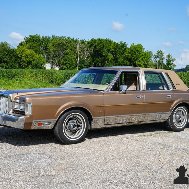 Run #141 - 1985 Lincoln Town Car Signature Series