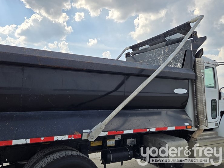 2018-peterbilt-348-image-47