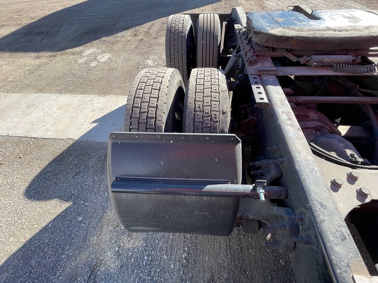 #400-•-2018-international-semi-tractor-(has-wi-title)-(denmark,-wi)-image-38