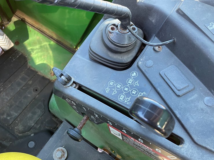 2019-john-deere-2038r-image-44