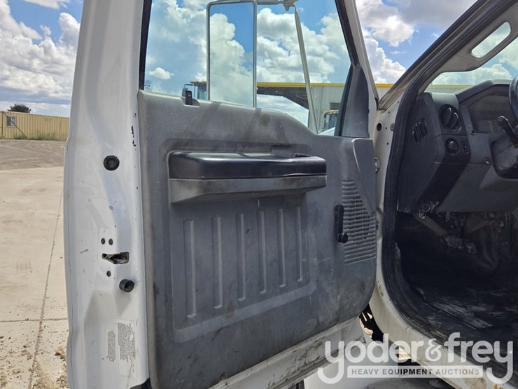 2013-ford-f750-image-127