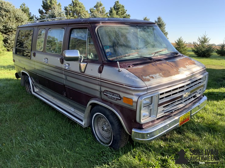 1987-chevrolet-20-conversion-van-image-3