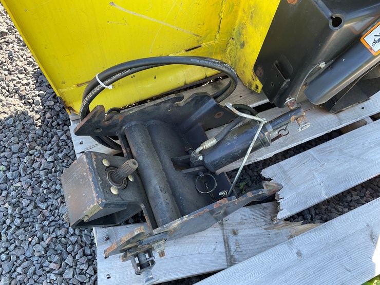 2019-john-deere-2038r-image-56