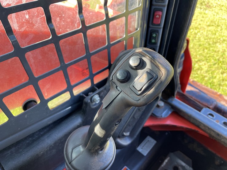2023-kubota-ssv65-image-46