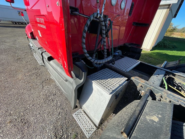 #402-•-2016-international-semi-tractor-(has-wi-title)-(denmark,-wi)-image-49