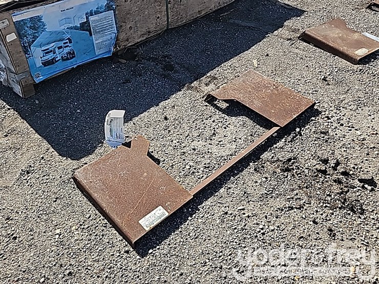 unused-thick-quick-tach-cut-out-mount-plate-to-suit-skidsteer-image-2