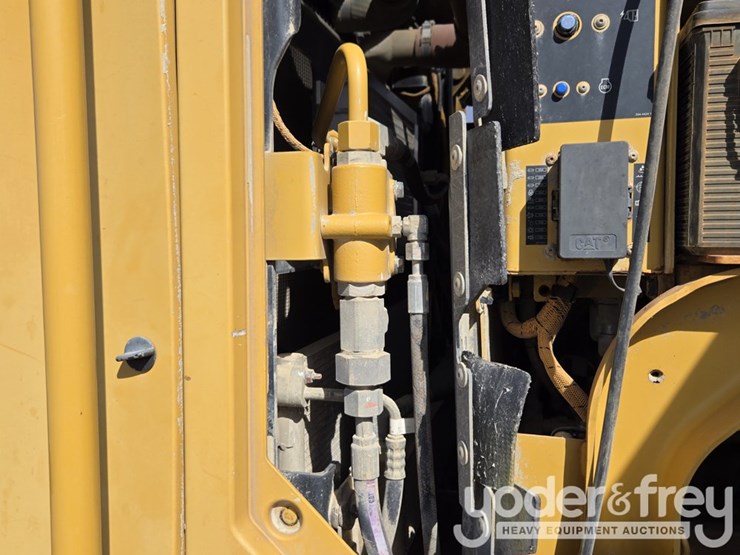 2016-caterpillar-12m3-image-66