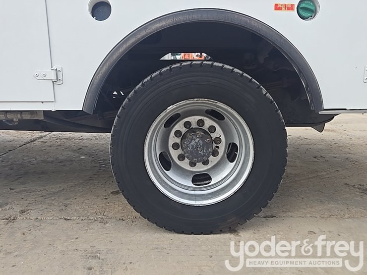 2015-dodge-ram-5500-image-14